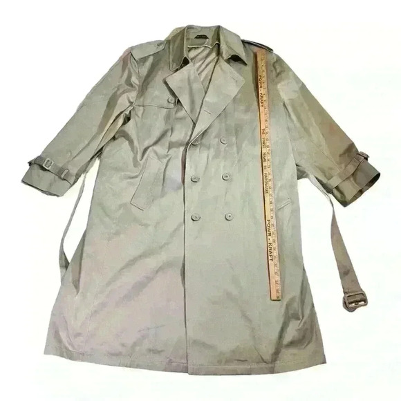 Vintage Oleg Cassini  Tan All Weather overcoat  Men’s Size 48 R - Picture 8 of 14